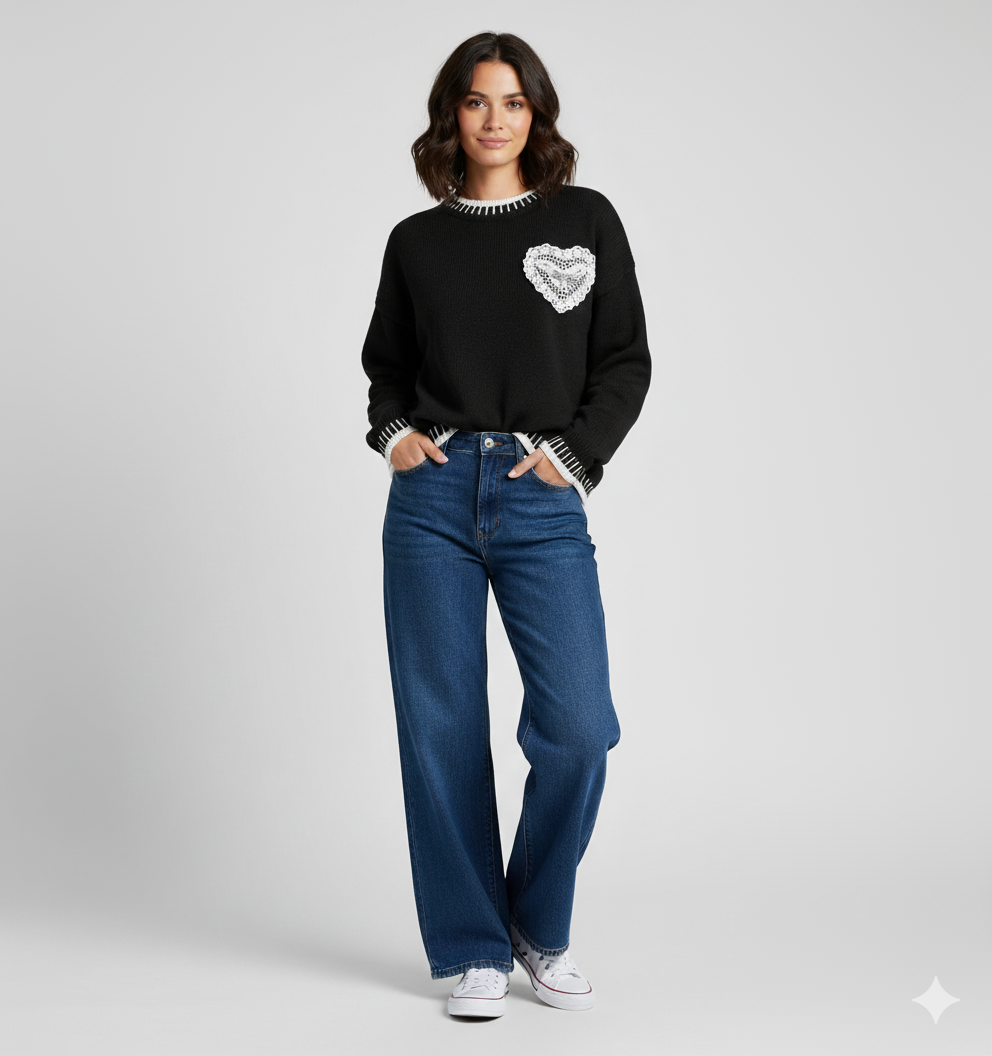 Chloe | Zwarte Trui met Gehaakt Hartdetail