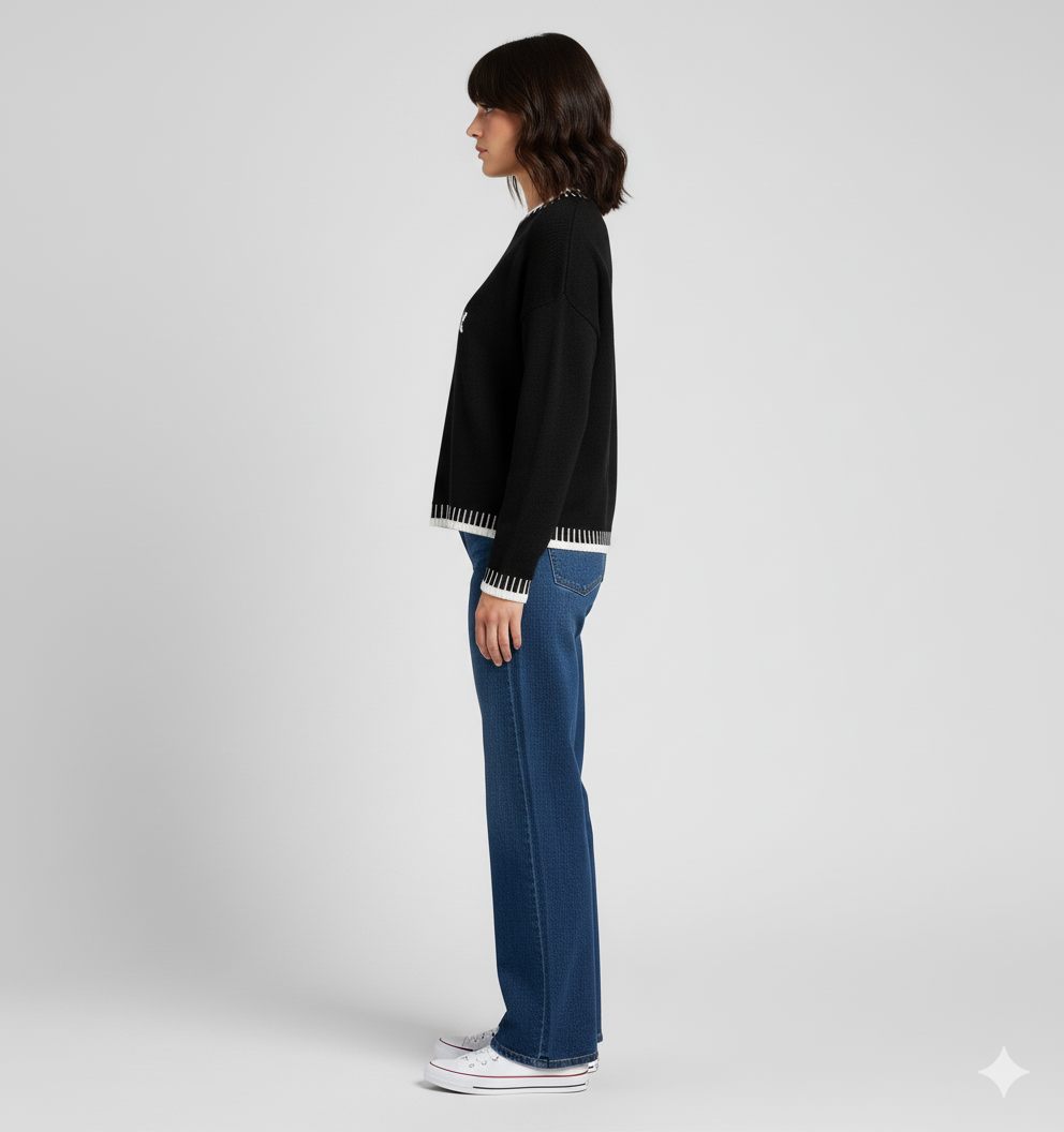 Chloe | Zwarte Trui met Gehaakt Hartdetail